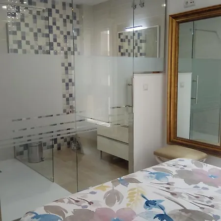Esplendido Apartamento, Carihuela Edificio El Remo, Primera Linea 아파트