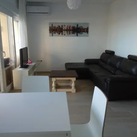 Esplendido Apartamento, Carihuela Edificio El Remo, Primera Linea