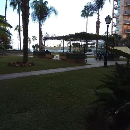 Esplendido Apartamento, Carihuela Edificio El Remo, Primera Linea *