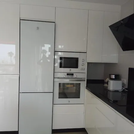 Esplendido Apartamento, Carihuela Edificio El Remo, Primera Linea