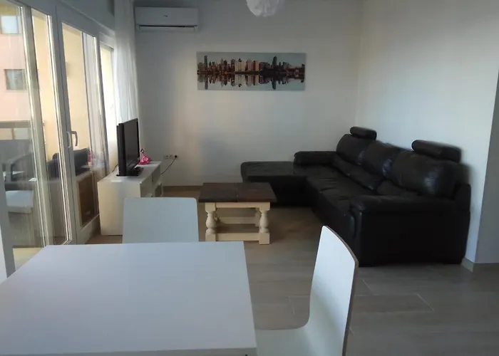 Esplendido Apartamento, Carihuela Edificio El Remo, Primera Linea