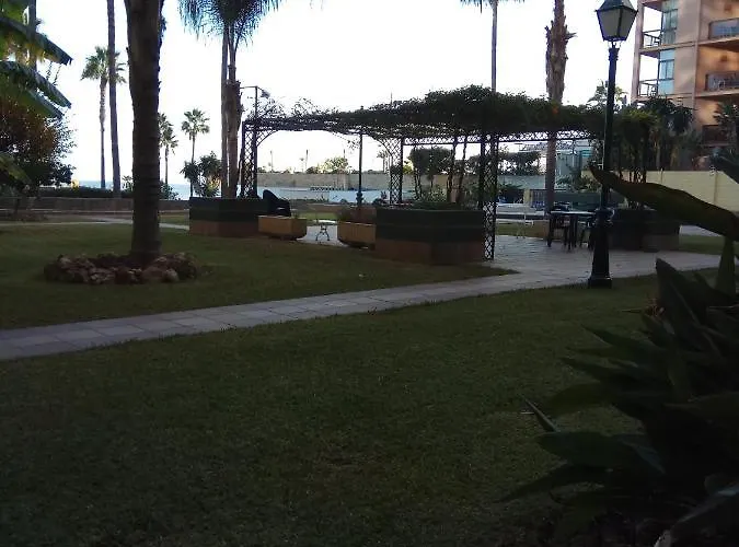 Esplendido Apartamento, Carihuela Edificio El Remo, Primera Linea *