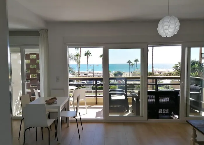 Esplendido Apartamento, Carihuela Edificio El Remo, Primera Linea