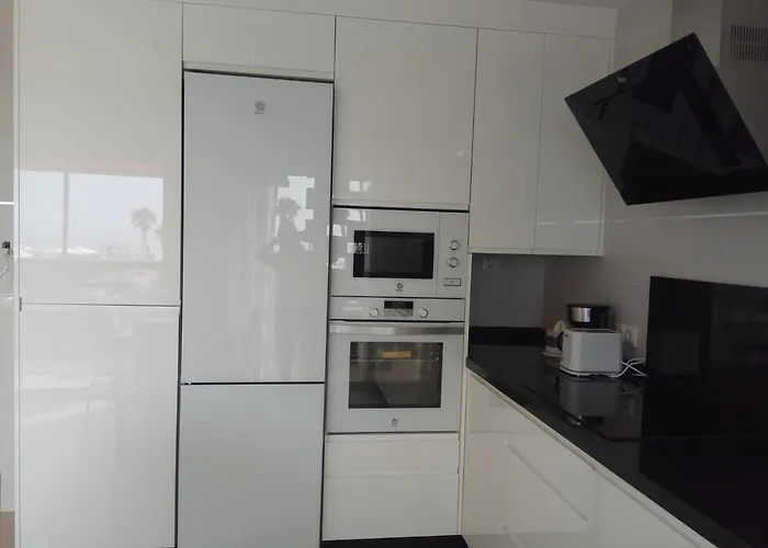 Esplendido Apartamento, Carihuela Edificio El Remo, Primera Linea