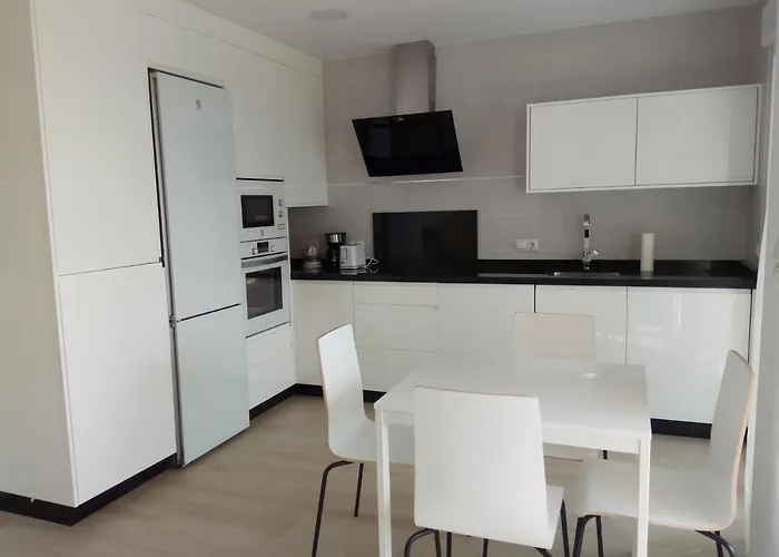 Esplendido Apartamento, Carihuela Edificio El Remo, Primera Linea *