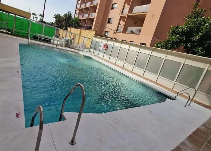 Esplendido Apartamento, Carihuela Edificio El Remo, Primera Linea